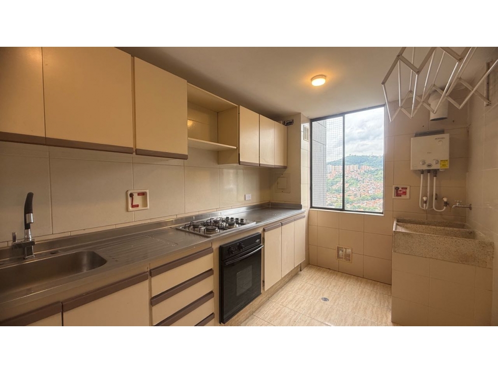 VENDO APARTAMENTO EN LOS BERNAL - GRAN POTENCIAL DE REMODELACION — foto 2