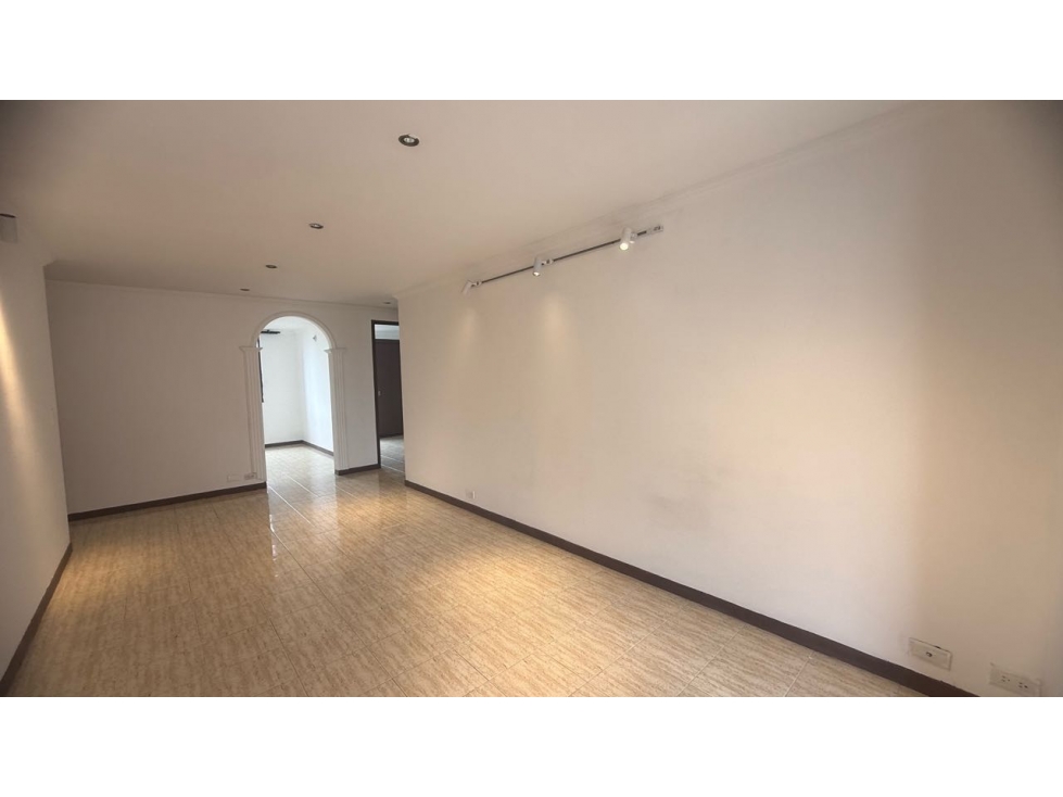 VENDO APARTAMENTO EN LOS BERNAL - GRAN POTENCIAL DE REMODELACION — foto 3