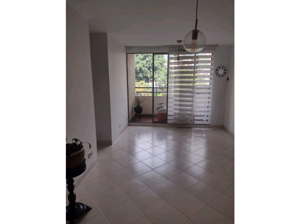 VENDO APT.LOS COLORES.CERCA MIXI.UNIDAD CON PISCINA. CANCHA DE FUTBOL