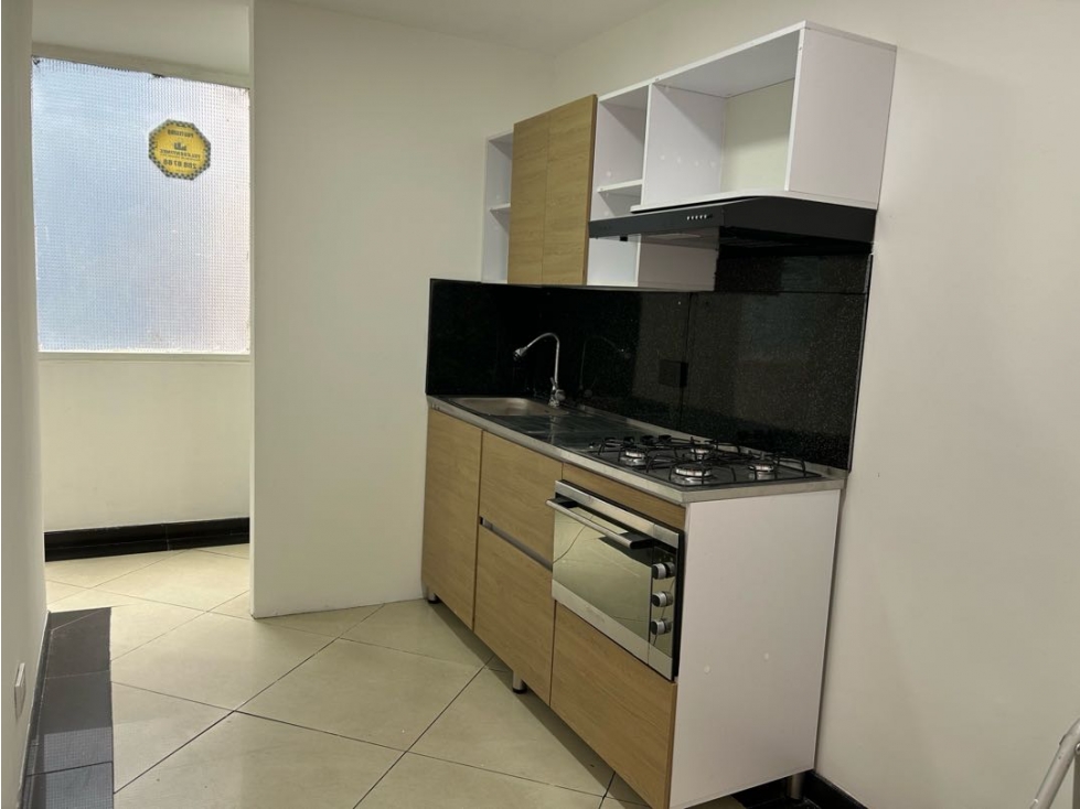 VENDO APTO 3 ALCOBAS Y ESTUDIO EN EL LAGO. REMODELADO — foto 4