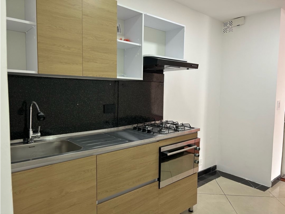 VENDO APTO 3 ALCOBAS Y ESTUDIO EN EL LAGO. REMODELADO — foto 5