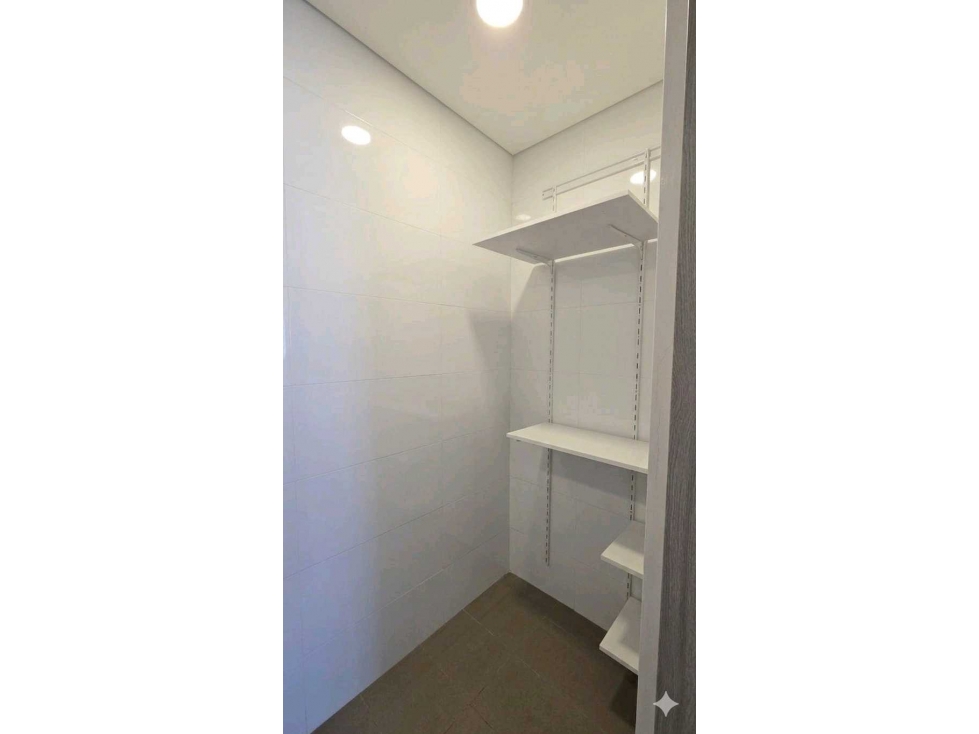 VENDO APTO. CENTRO.TORRE BARCELONA 2HAB COWORKING. Rentas Cortas.(VM) — foto 5