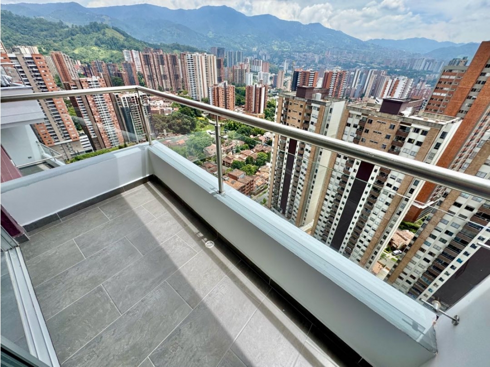 Vendo apto con impresionante vista en Sabaneta! Tiene licencia para re
