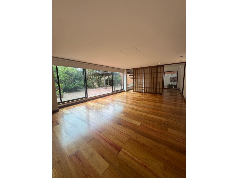 Vendo apto con terraza chico alto calle cerrada