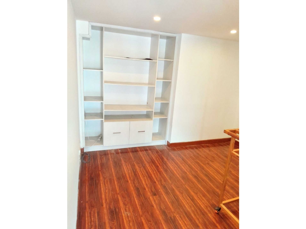 VENDO APTO DÚPLEX EN CEDRO GOLF — foto 6
