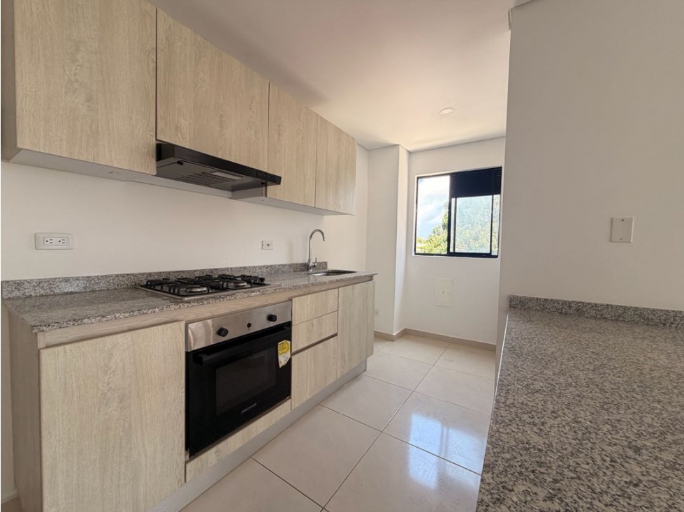 VENDO APTO EN BARRIO SANTA ANA, EXCLENTE UBICACION