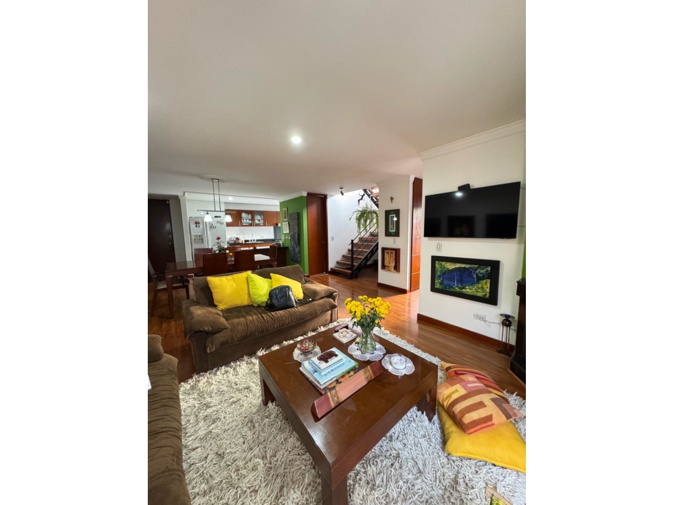Vendo apto en Chico Norte duplex con terraza cerca de transp publico