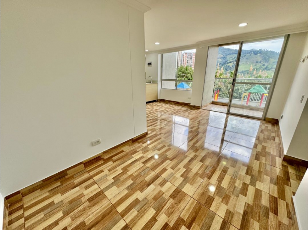 Vendo apto en una de las unidades más comerciales de aves María en Sa — foto 5