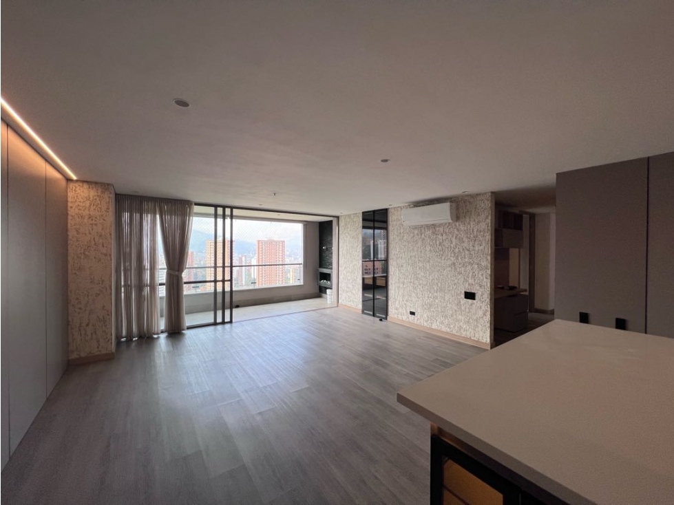 VENDO APTO EN VÍA LINARES / POBLADO, PISO ALTO CON SÚPER VISTA.