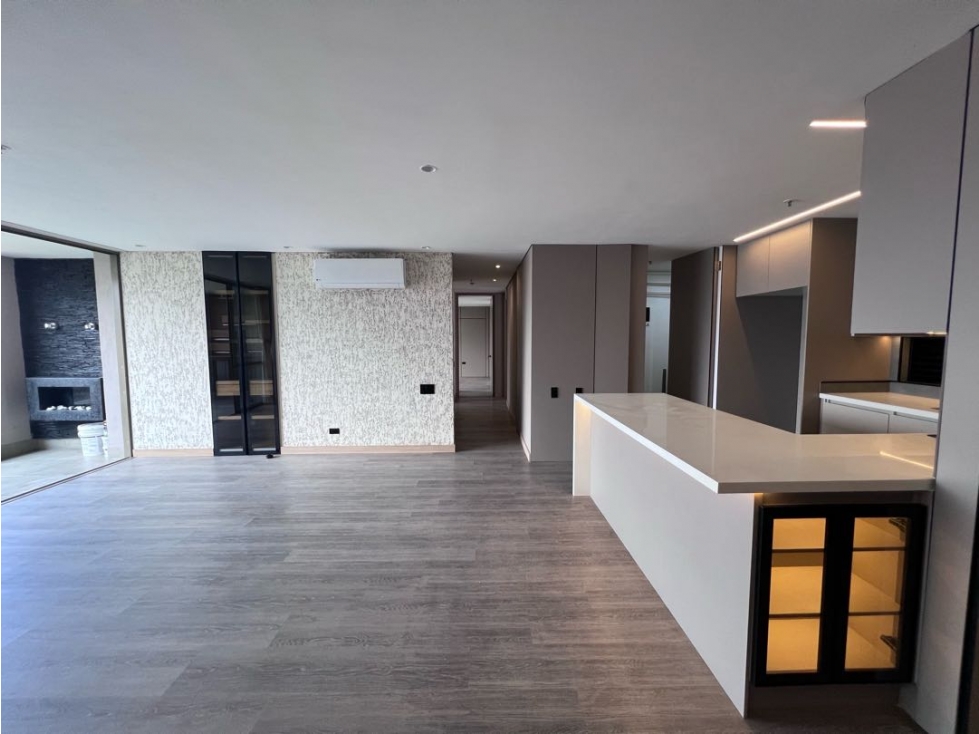 VENDO APTO EN VÍA LINARES / POBLADO, PISO ALTO CON SÚPER VISTA. — foto 4