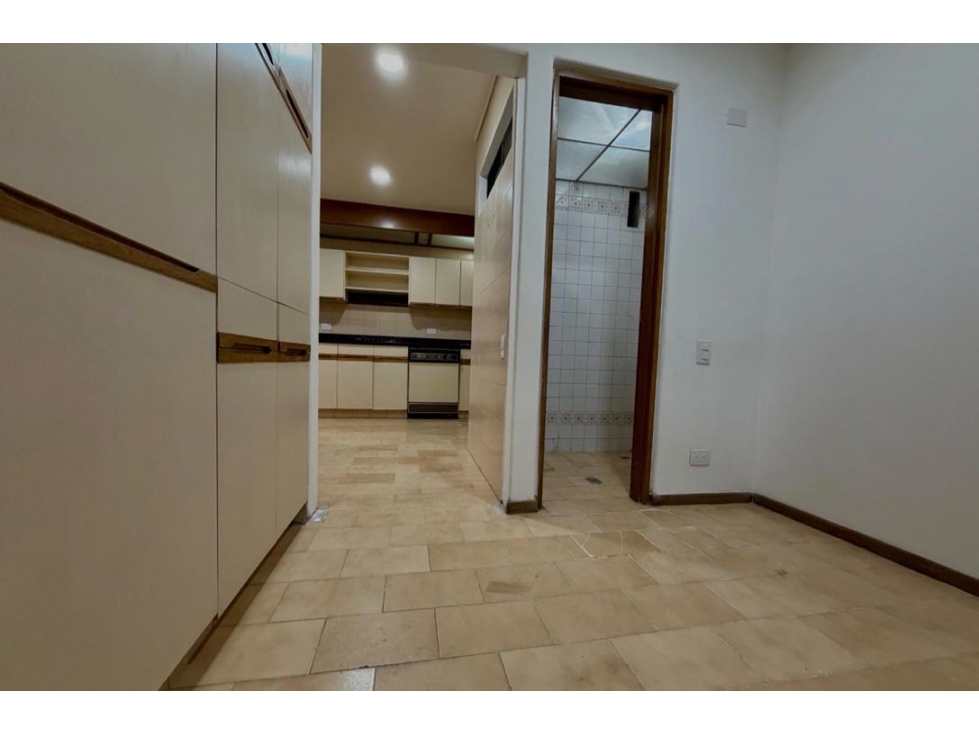 VENDO APTO PARA REFORMAR PARTE BAJA EL POBLADO — foto 4