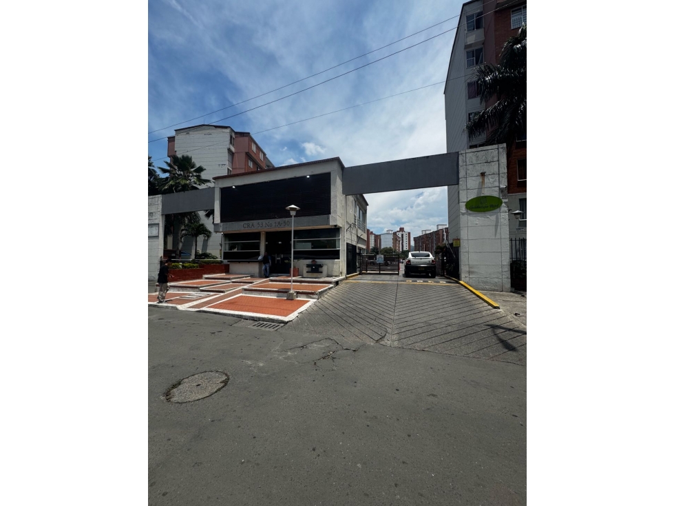VENDO APTO REMODELADO 5P C/A Y PARQ. EN GUADALUPE REAL (FG)W.9986769