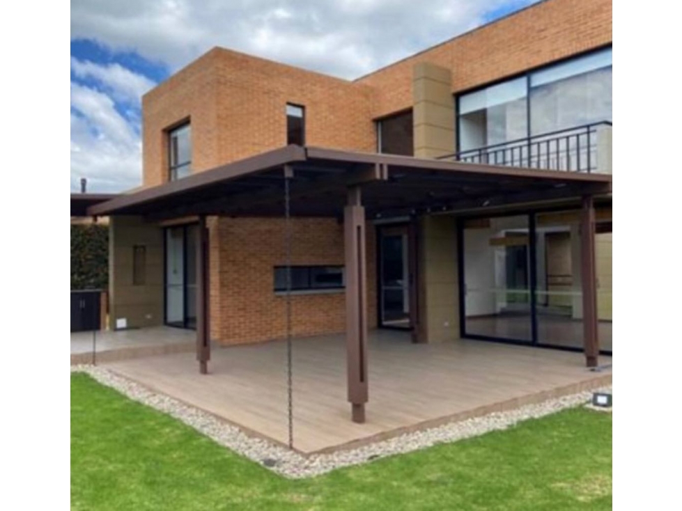 Vendo arriendo casa en Fontanar con pérgola