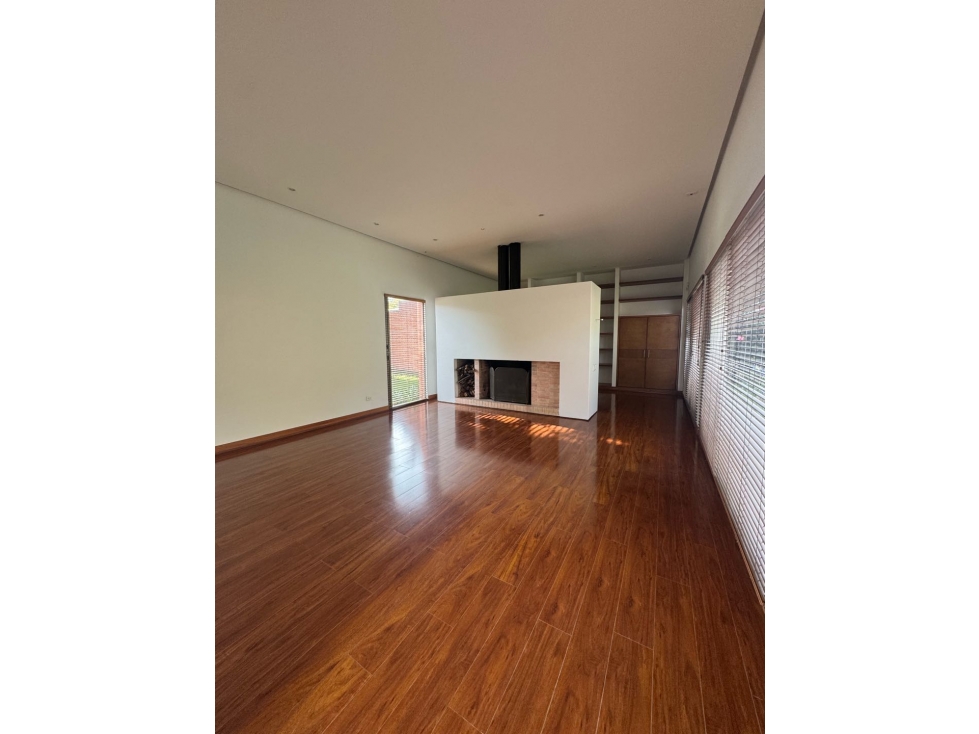 Vendo - arriendo casa en San Simón. Con mucha luz y gran lote — foto 4