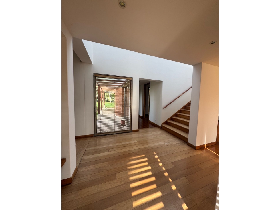 Vendo - arriendo casa en San Simón. Con mucha luz y gran lote