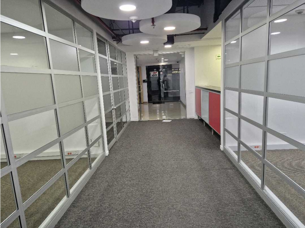 VENDO ARRIENDO OFICINA, WORLD TRADE CENTER