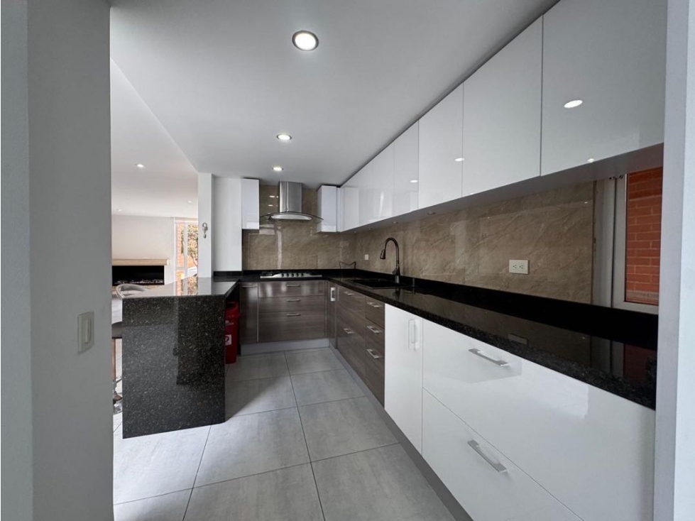 Vendo bella casa de dos niveles en cajica en conjunto. — foto 2