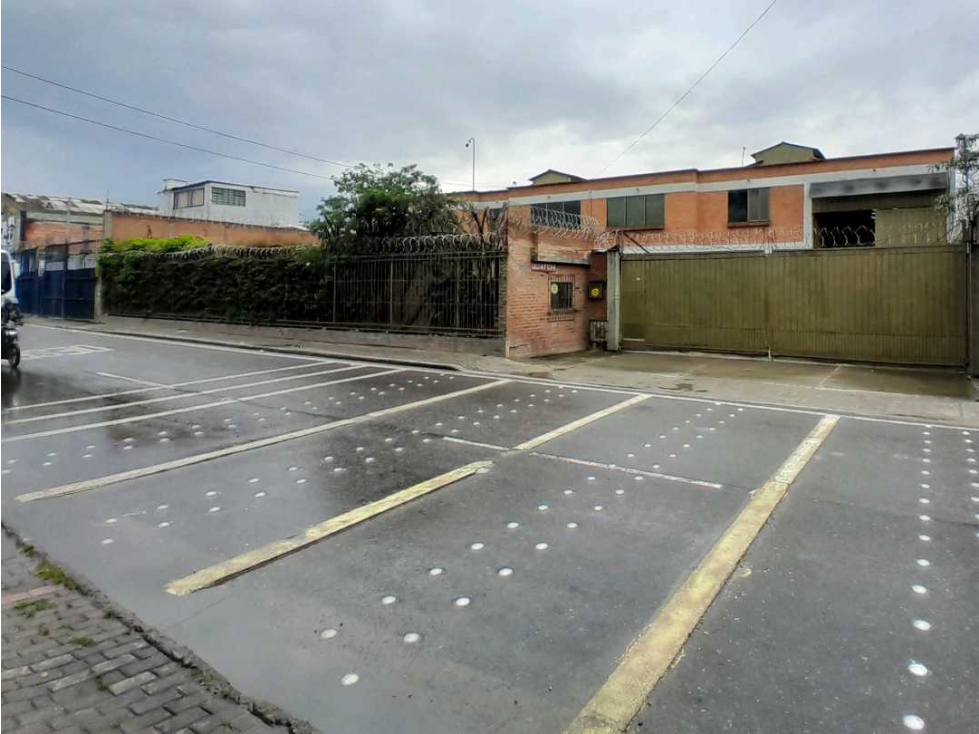 ARRIENDO/VENDO Bodega Engativá Bogotá 1475 m2 en lote.1.774 m2 — foto 2