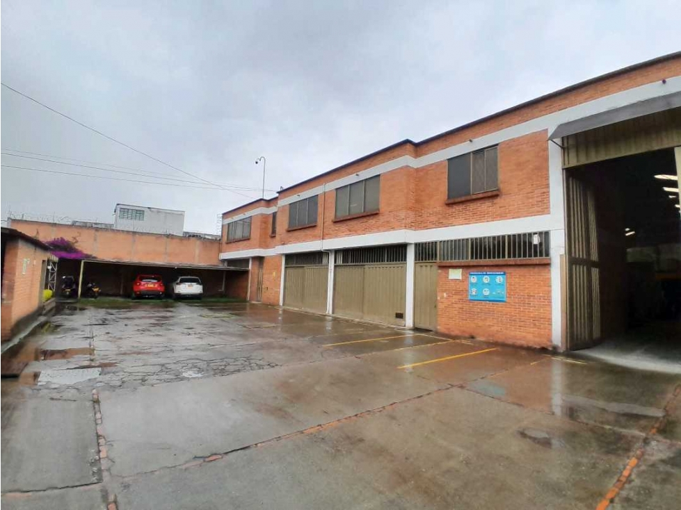 ARRIENDO/VENDO Bodega Engativá Bogotá 1475 m2 en lote.1.774 m2