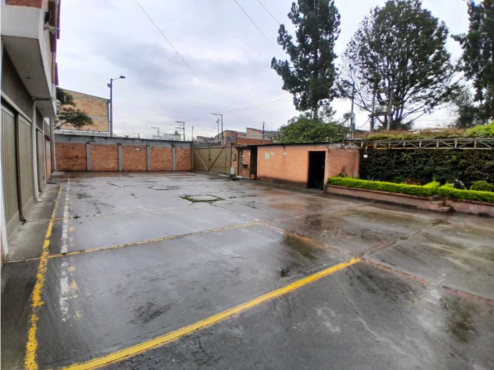 ARRIENDO/VENDO Bodega Engativá Bogotá 1475 m2 en lote.1.774 m2 — foto 3