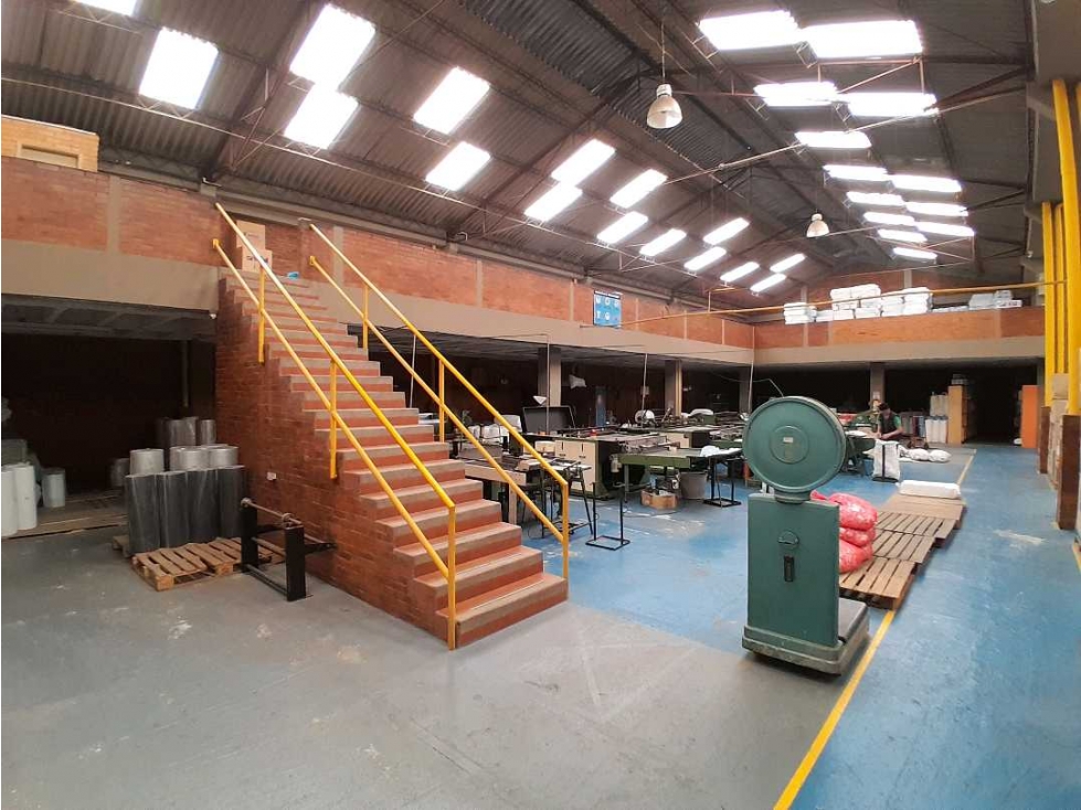 ARRIENDO/VENDO Bodega Engativá Bogotá 1475 m2 en lote.1.774 m2 — foto 6