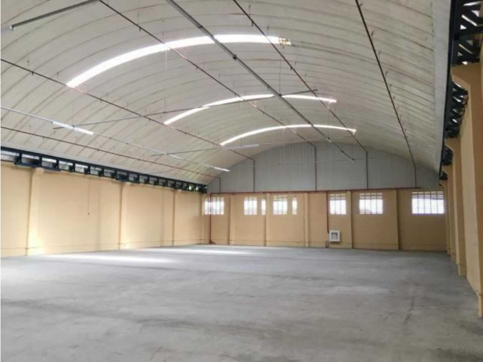 En venta bodega en Cocosolito Colón