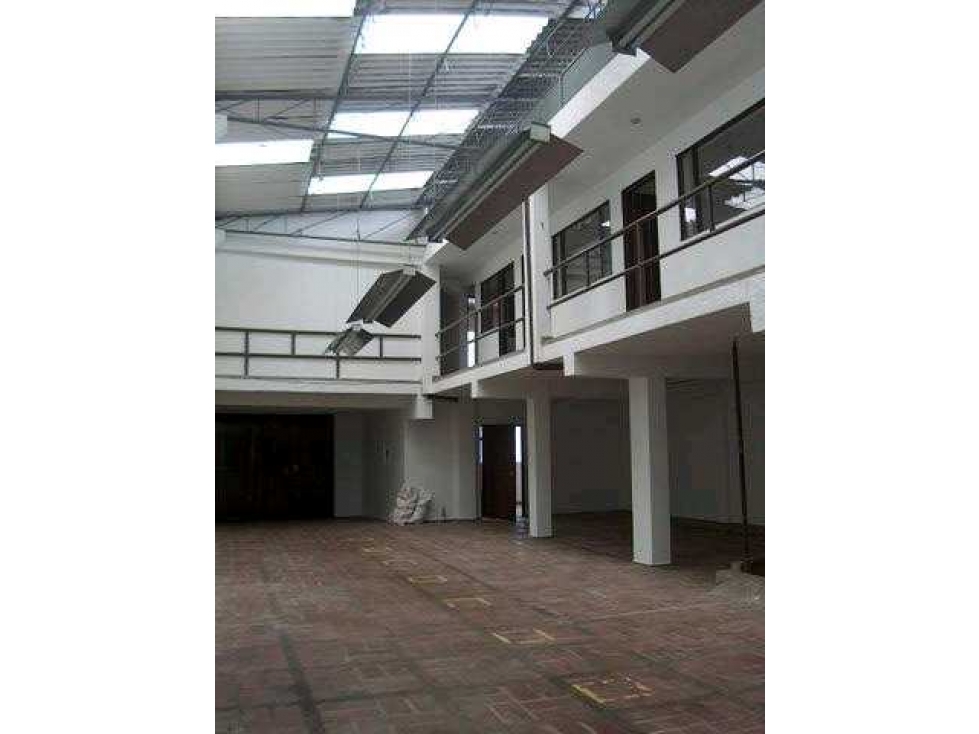 Vendo Arriendo Bodega en Santa Sofia