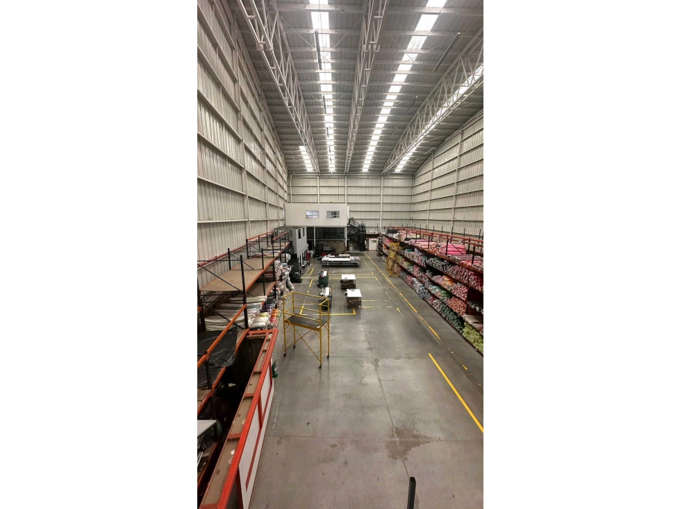 ARRIENDO.BODEGA INDUSTRIAL EN SIBERIA
