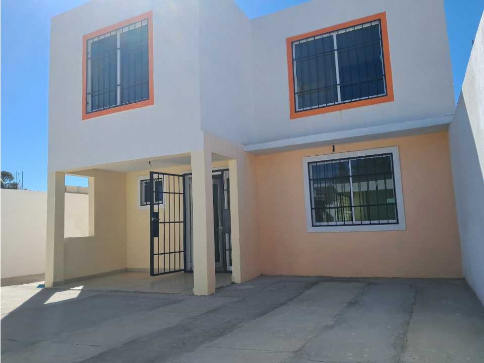 Vendo casa de 2 niveles y amplio jardín, en Acayuca Zapotlan Hgo - 1