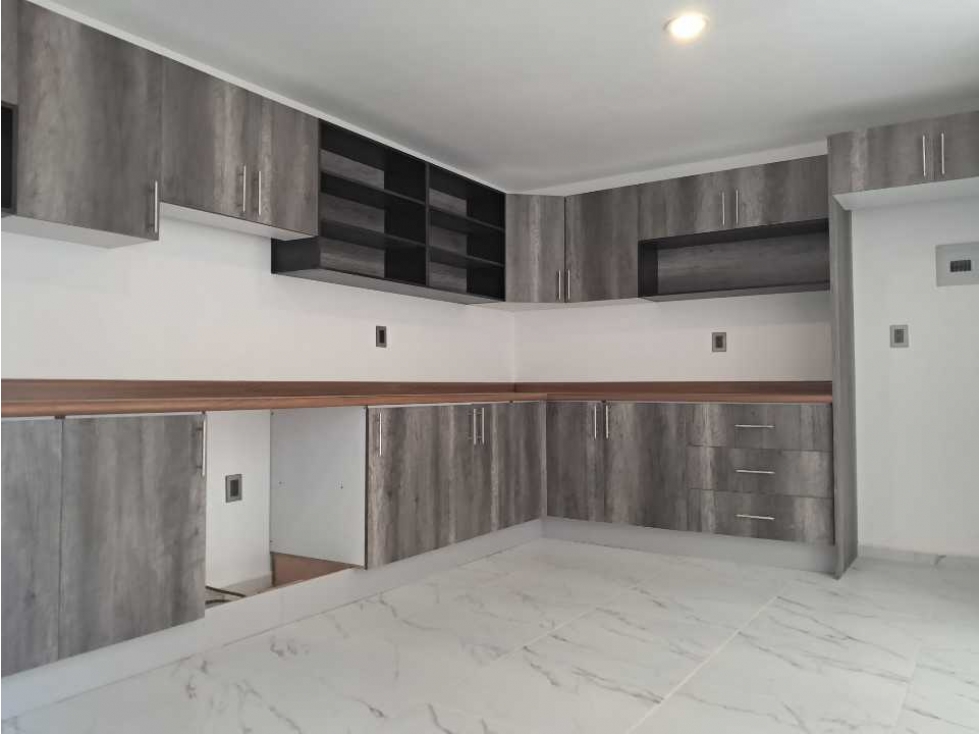 Venta Casa Residencial 4 recámaras en La Hacienda, Villas del Álamo - 2