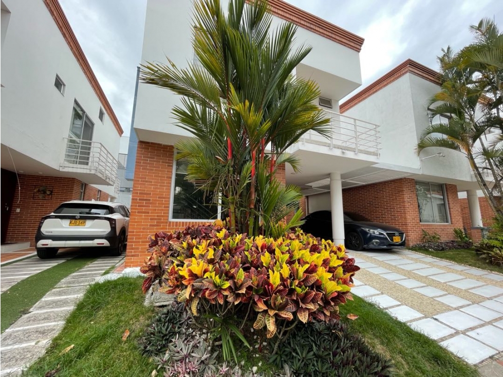 Vendo casa amplia casa en Mirolindo + 220m2+4 hab+ área social - 2