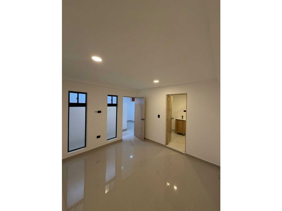 VENDO CASA 2 PISO EN CASTILLA TOTALMENTE REMODELADA
