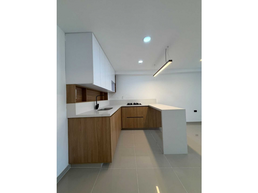 VENDO CASA 2 PISO EN CASTILLA TOTALMENTE REMODELADA — foto 2