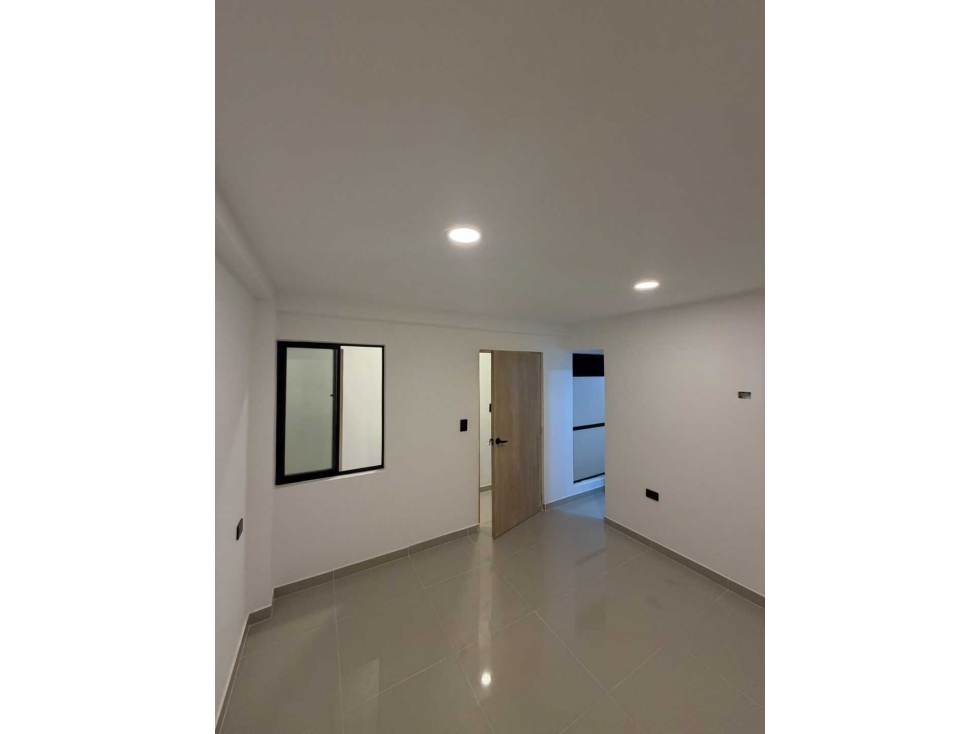 VENDO CASA 2 PISO EN CASTILLA TOTALMENTE REMODELADA — foto 3