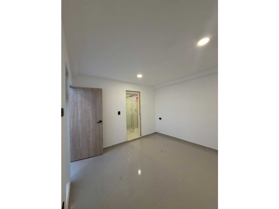 VENDO CASA 2 PISO EN CASTILLA TOTALMENTE REMODELADA — foto 4