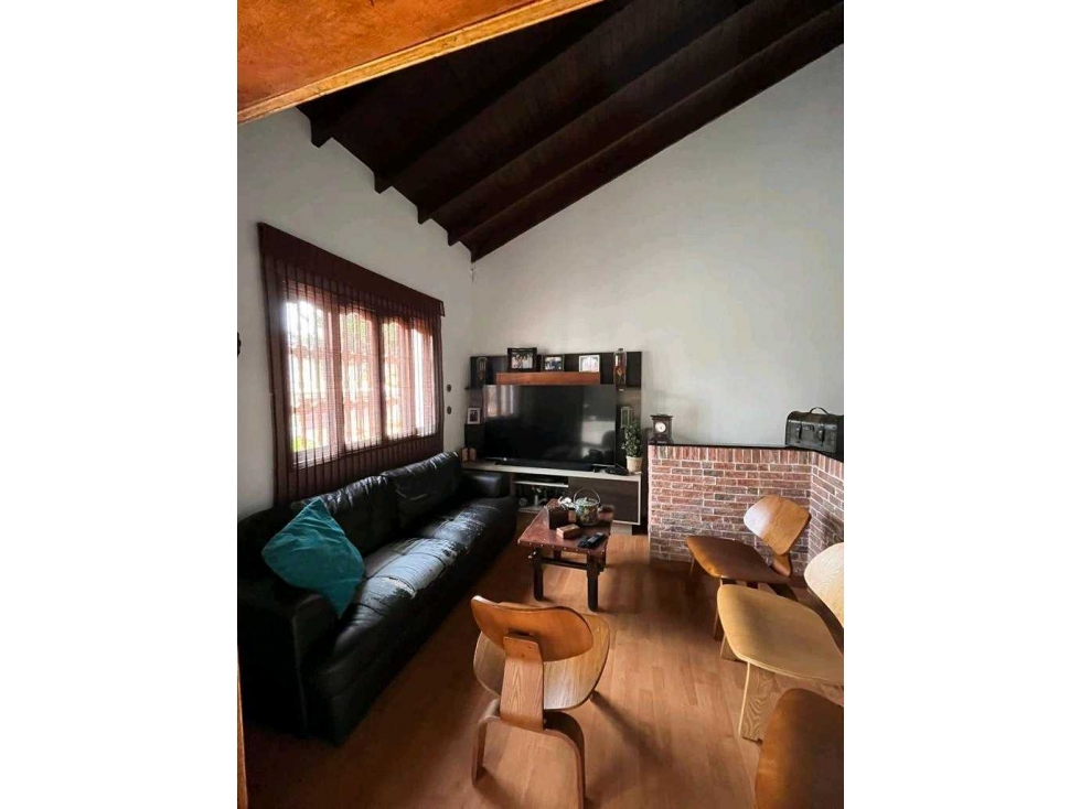 VENDO CASA DE TECHO 2 PISO EN SIMMON BOLIVAR — foto 4