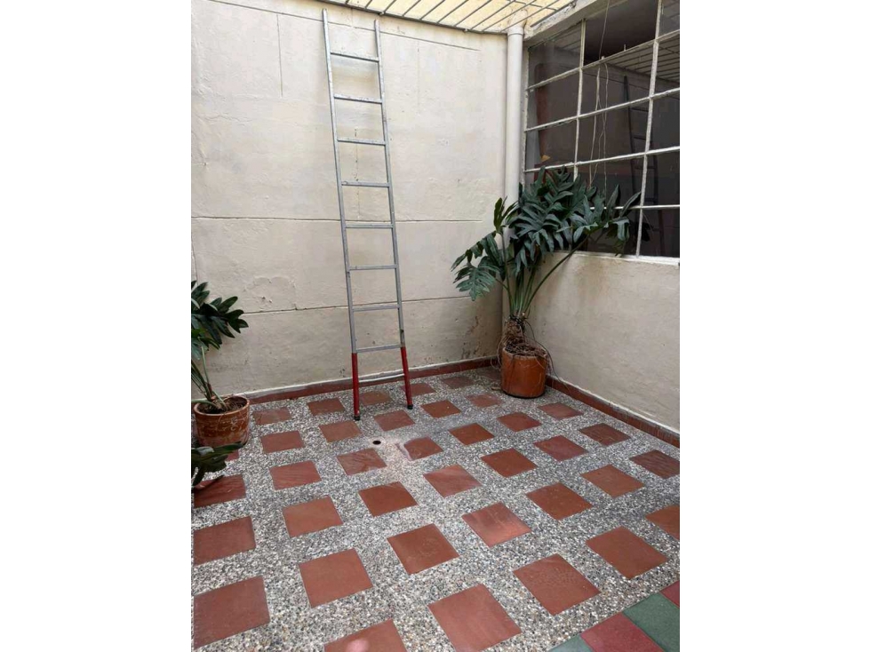 VENDO CASA, 2 PISOS CON 3 MATRICULAS EN CAMPO VALDES PARA INVERSION — foto 3