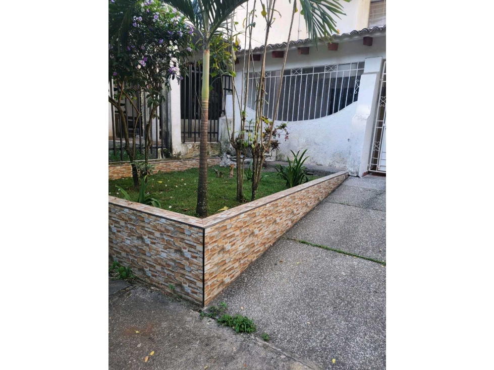 VENDO CASA 2 PISOS PAMPALINDA W9439555 PQ