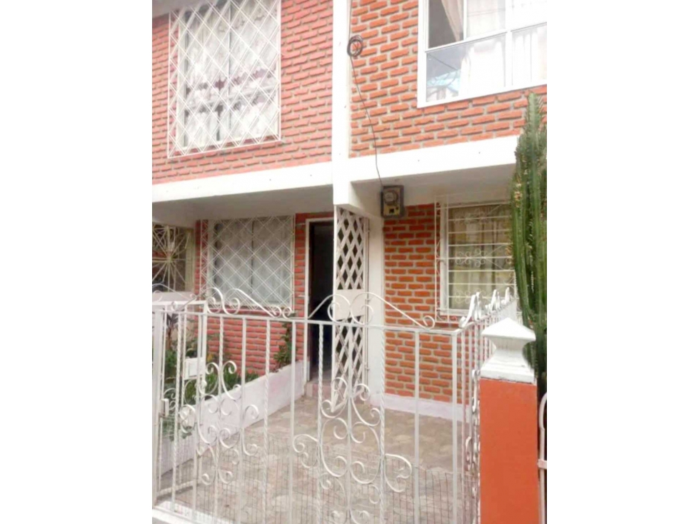 Vendo casa 2 plantas en La Beata Mercedes Molina, conjunto privado. — foto 2