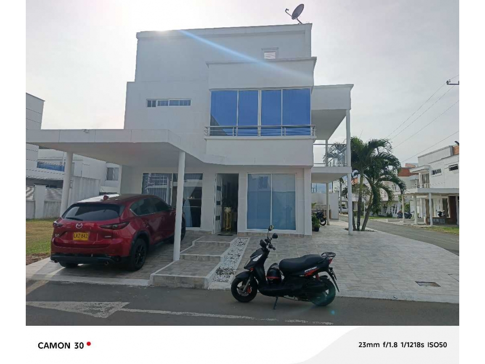VENDO CASA 3 NIVELES, SENDERO DE LAS MERC ALFAG JAMUNDI W10248430DA — foto 2