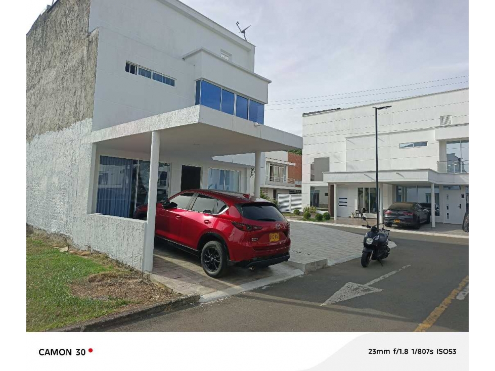 VENDO CASA 3 NIVELES, SENDERO DE LAS MERC ALFAG JAMUNDI W10248430DA — foto 3