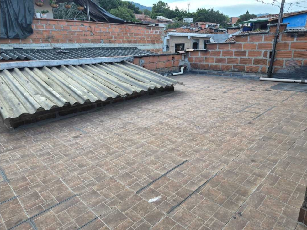 VENDO CASA 3 PISO BOYACÁ MEDELLIN CERCA A LA CARLOS OLGUÍN — foto 3
