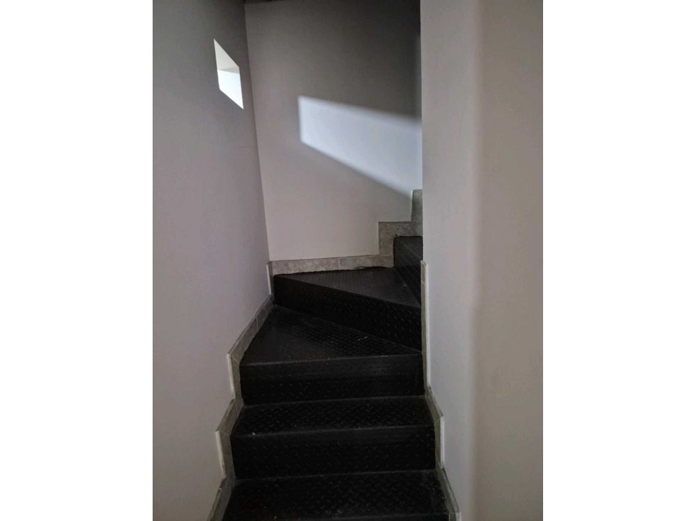 VENDO CASA 3 PISO BOYACÁ MEDELLIN CERCA A LA CARLOS OLGUÍN — foto 4