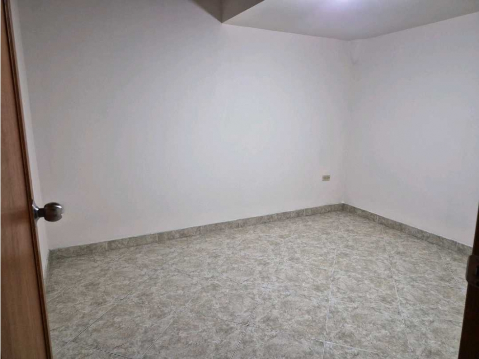 VENDO CASA 3 PISO BOYACÁ MEDELLIN CERCA A LA CARLOS OLGUÍN — foto 5