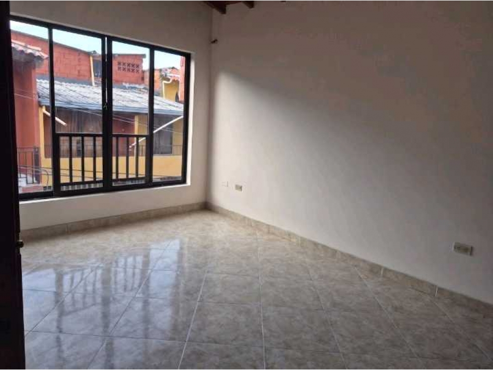 VENDO CASA 3 PISO BOYACÁ MEDELLIN CERCA A LA CARLOS OLGUÍN — foto 2