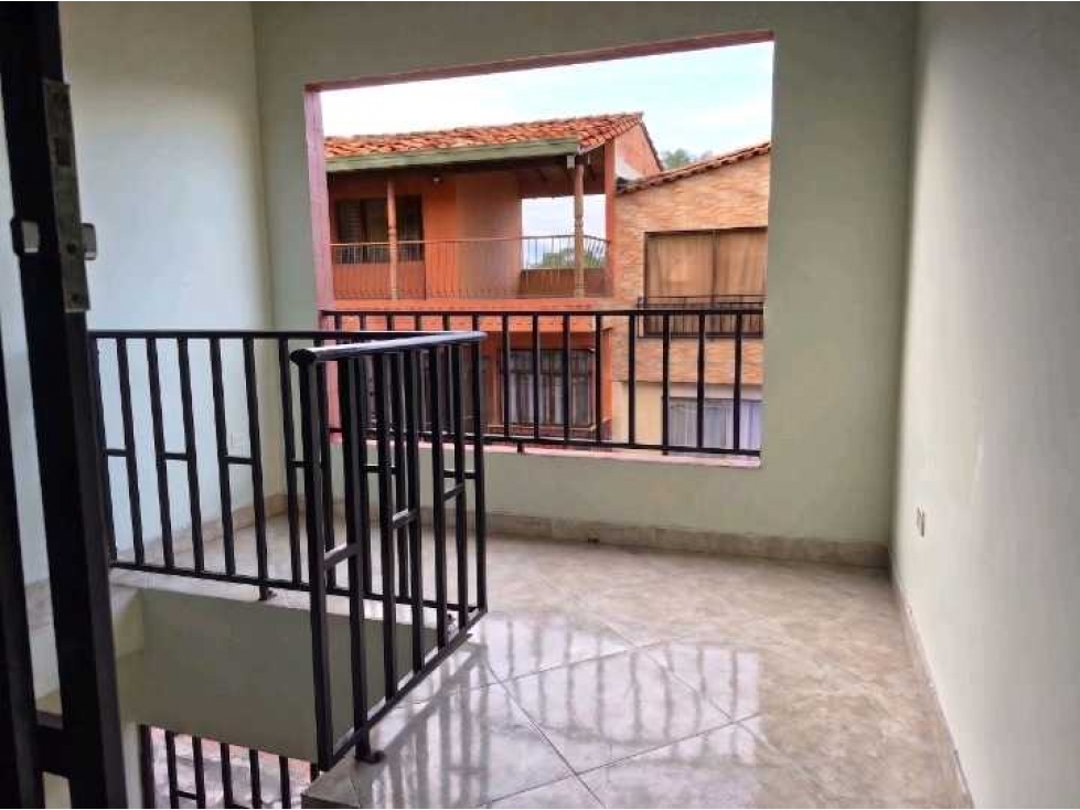 VENDO CASA 3 PISO BOYACÁ MEDELLIN CERCA A LA CARLOS OLGUÍN
