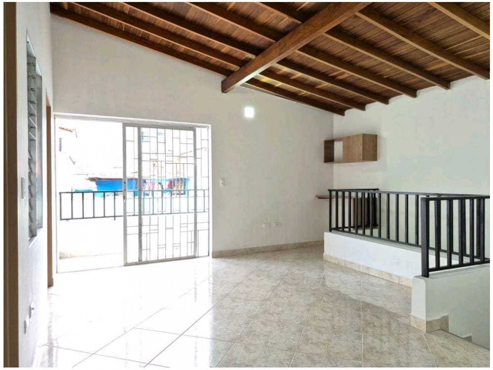 VENDO CASA 3°PISO REMODELADA EN PRADO BELLO CERCA ALPARQUE — foto 2