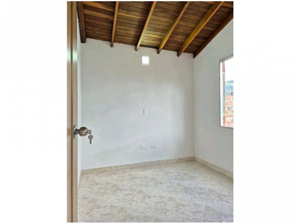VENDO CASA 3°PISO REMODELADA EN PRADO BELLO CERCA ALPARQUE — foto 6