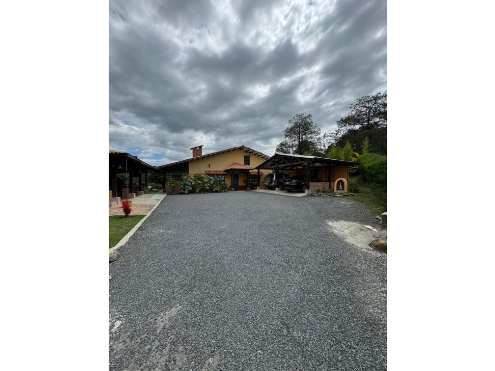 Vendo casa a pocos Km de Popayán, via Timbio. 1300 m2 de lote. - 2