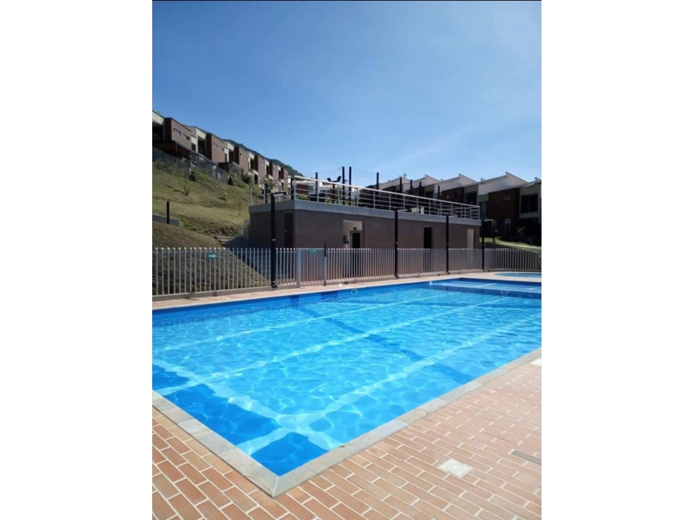 Vendo casa alameda del norte. Niquia 4 garajes — foto 2